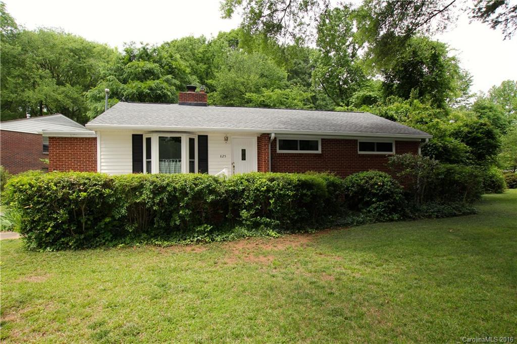 825 Manhasset Rd., Charlotte, NC 28209