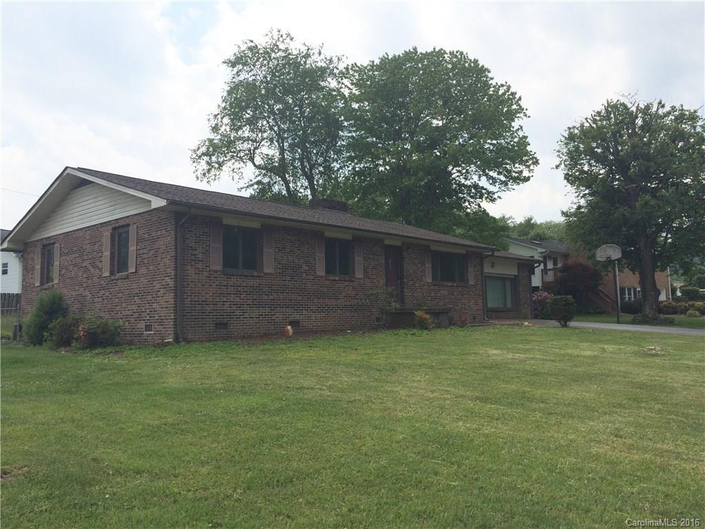 107 W White Oak St., Hendersonville, NC 28729