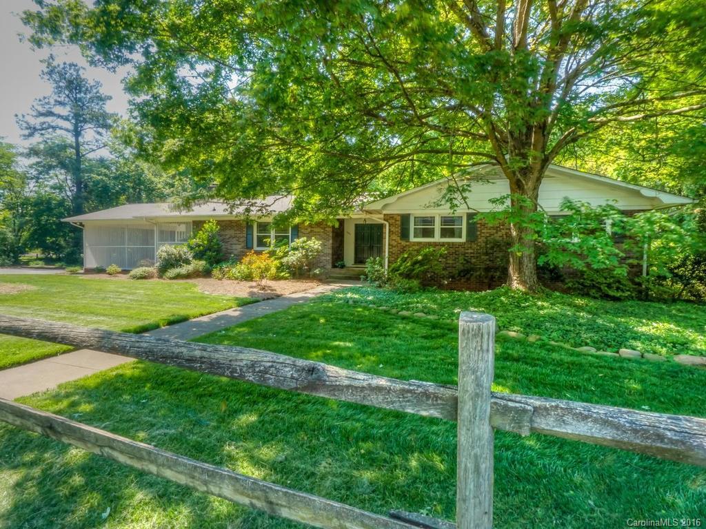 560 Eastway St., Davidson, NC 28036