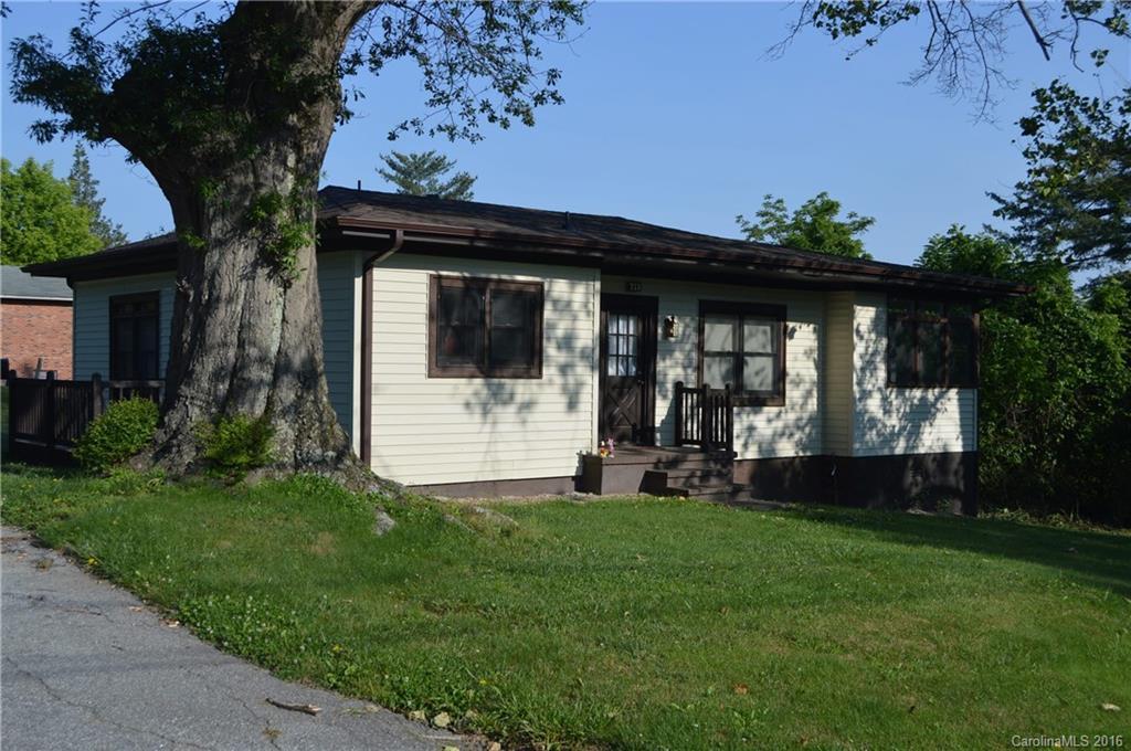 713 Valley St., Hendersonville, NC 28791