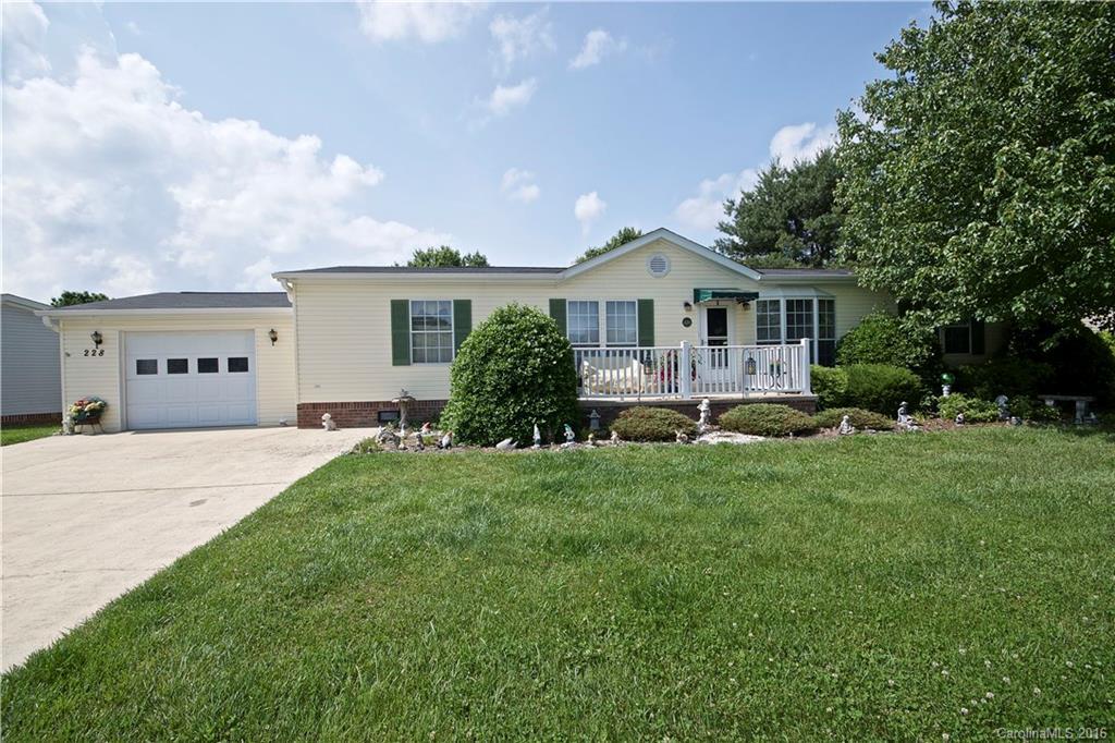 228 White Ash Cir. #52, Hendersonville, NC 28739