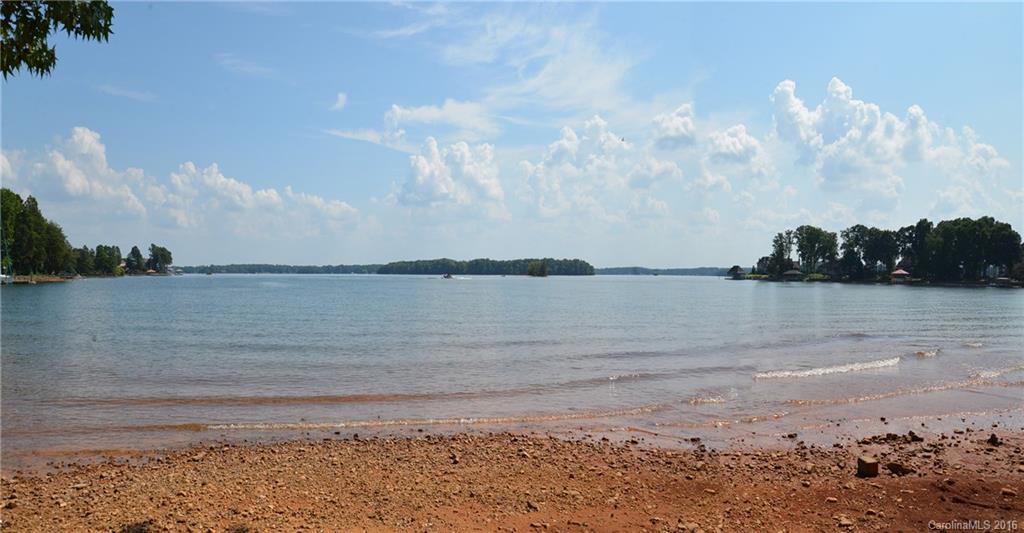 141 Cedar Bluff Ln., Mooresville, NC 28117