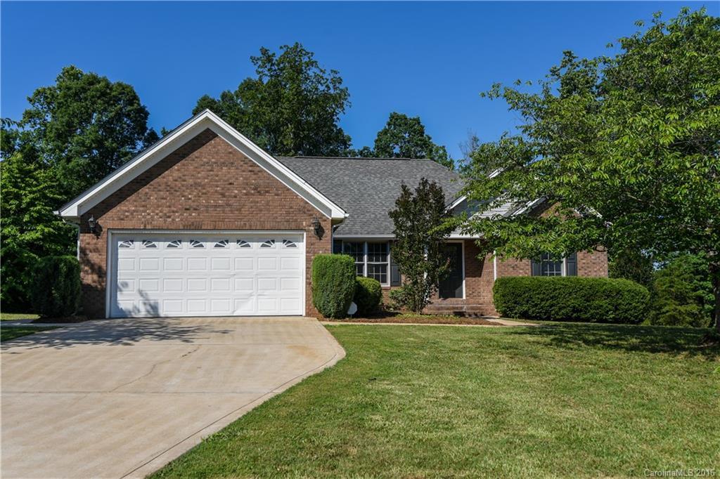 1979 Lynmore Dr., Sherrills Ford, NC 28673