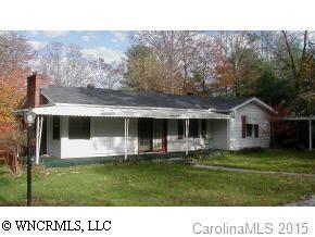221 Half Circle Ln., Hendersonville, NC 28758