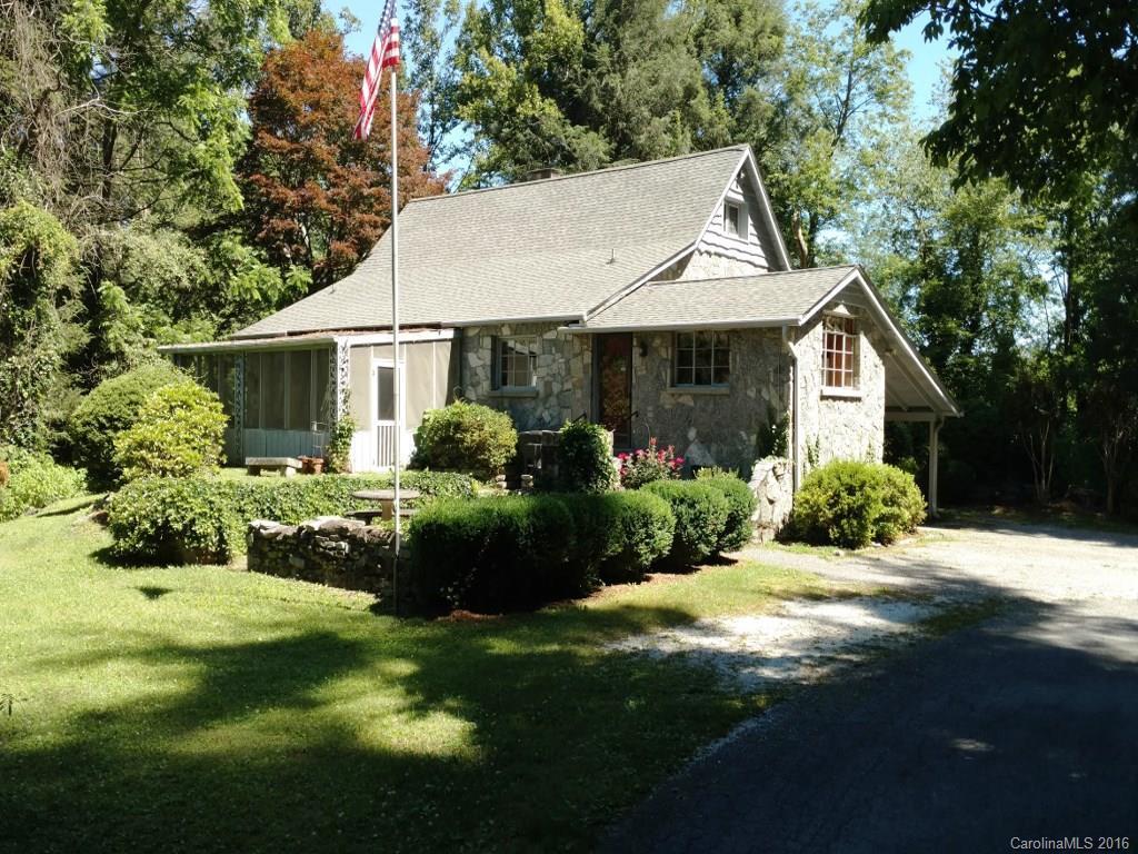 100 Arbor Ln., Hendersonville, NC 28791