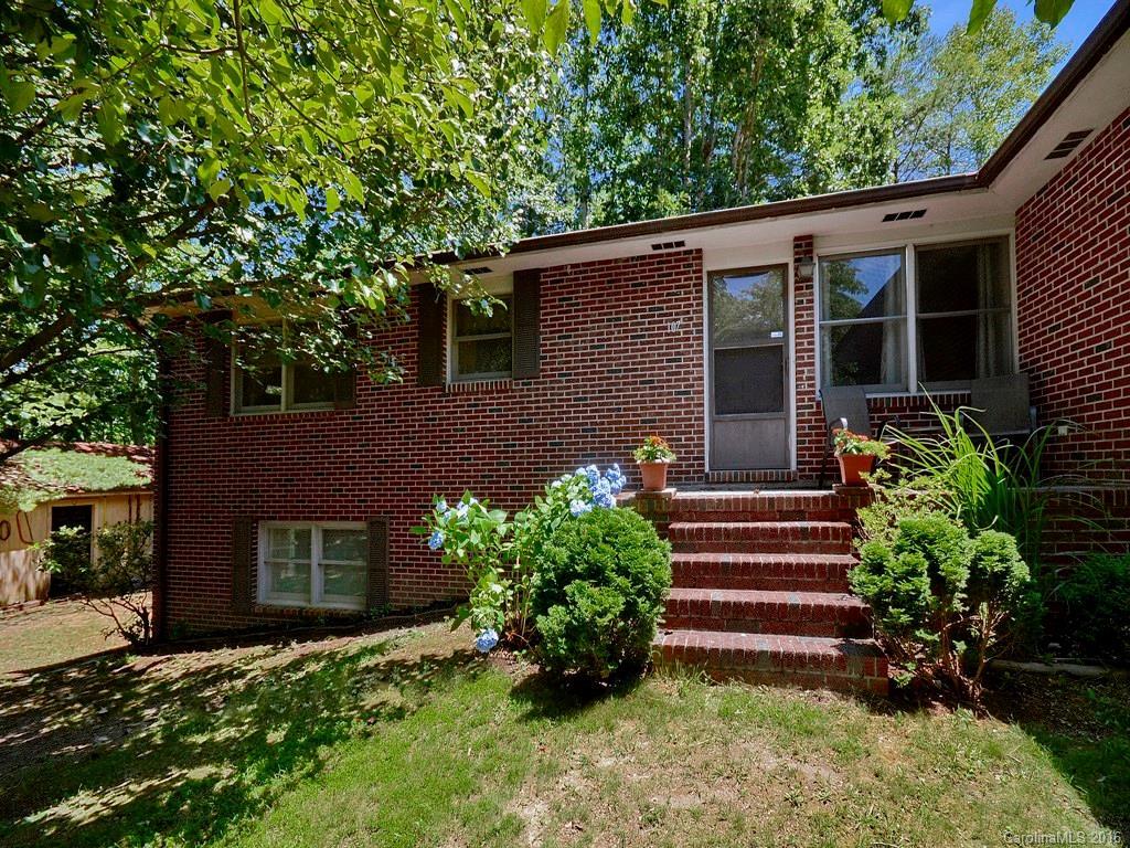 107 Abbey Fields Ln., Hendersonville, NC 28792