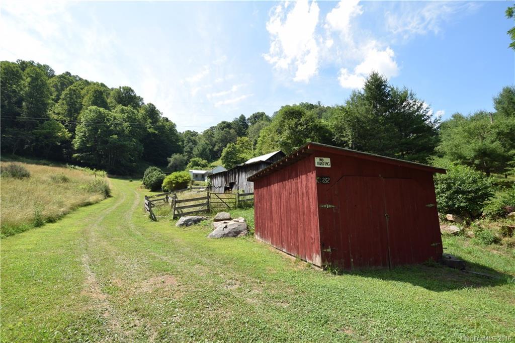 232 Four Seasons Dr., Green Mountain, NC 28740