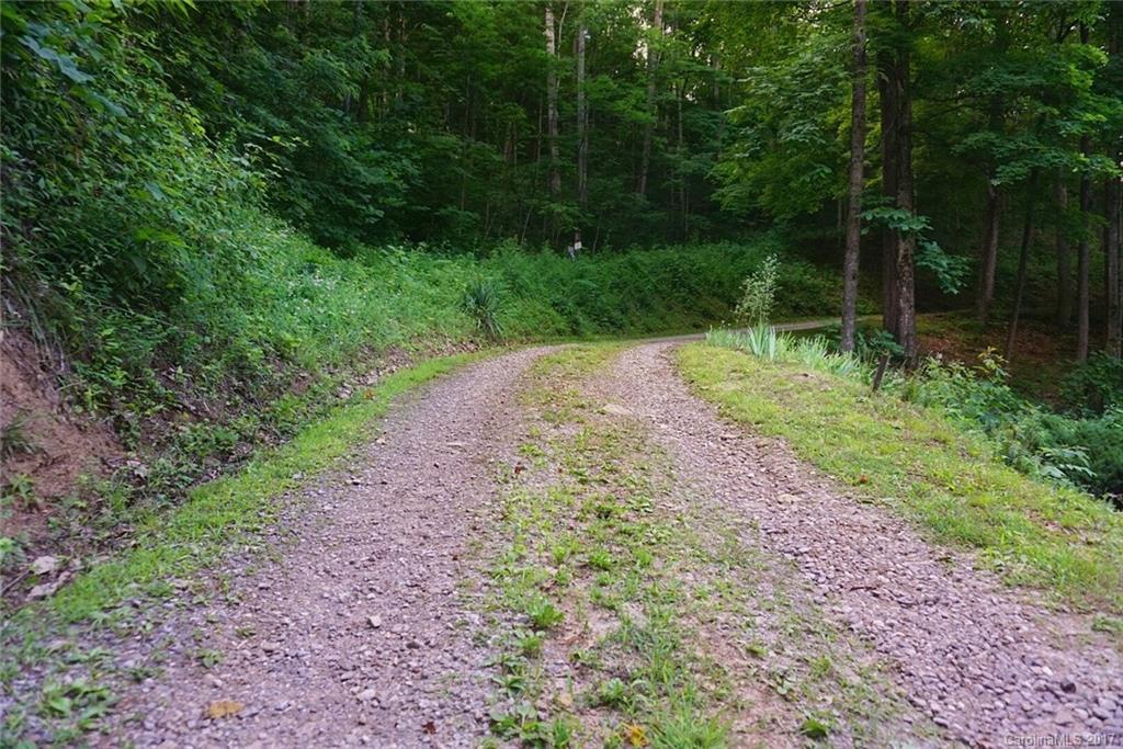 27 Mountainside Dr., Waynesville, NC 28786