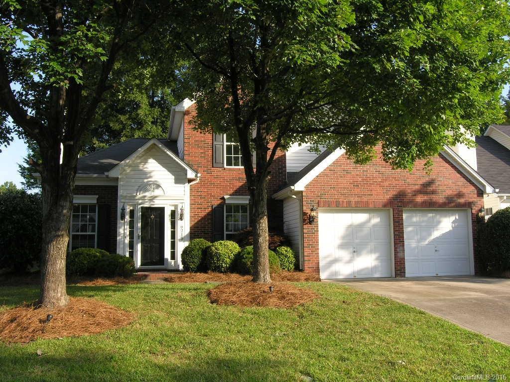 6215 Harburn Forest Dr., Charlotte, NC 28269