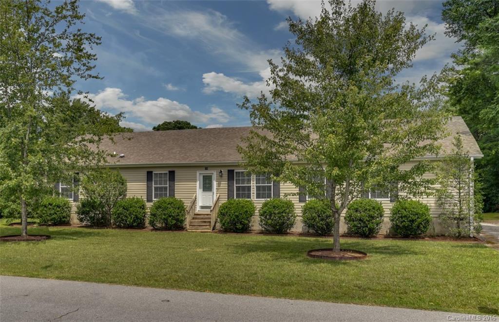 950 Orleans Ave., Hendersonville, NC 28792