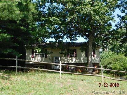 1225 Village Cir., Hickory, NC 28602