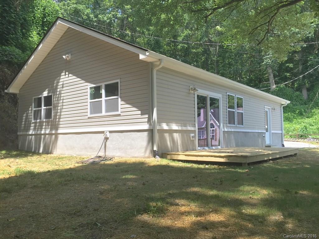 606 Lyndhurst Dr., Hendersonville, NC 28791