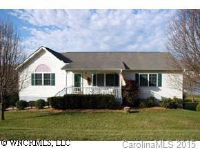 12 Lakewood Road, Hendersonville, NC 28792