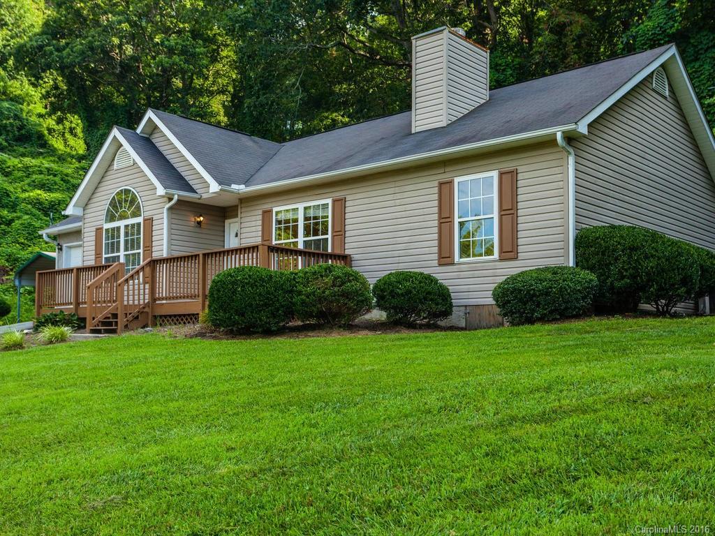 580 Lyndhurst Dr., Hendersonville, NC 28791