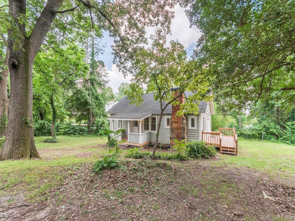 423 Algeria St., Hendersonville, NC 28792