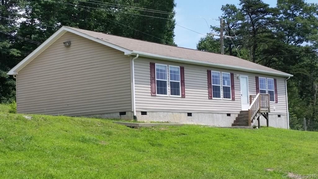 37 Mountain Shadow Ln., Hendersonville, NC 28792