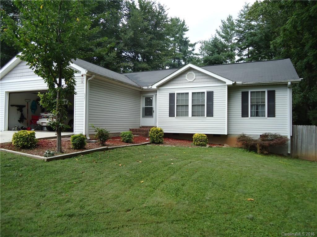 825 9th Ave., Hendersonville, NC 28791