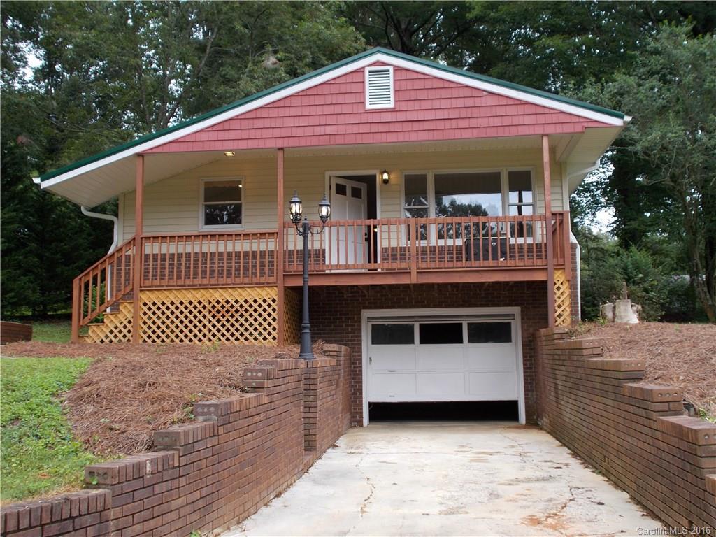 206 Red Bow Ln., Hendersonville, NC 28791