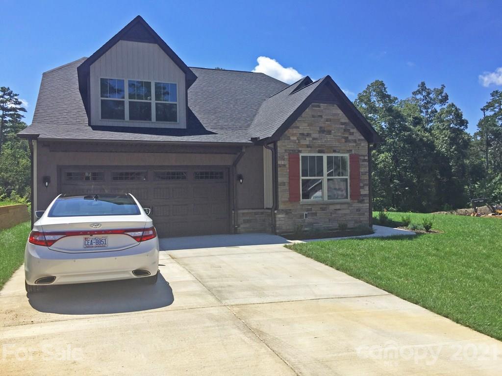 66 Brown Rd., Weaverville, NC 28804