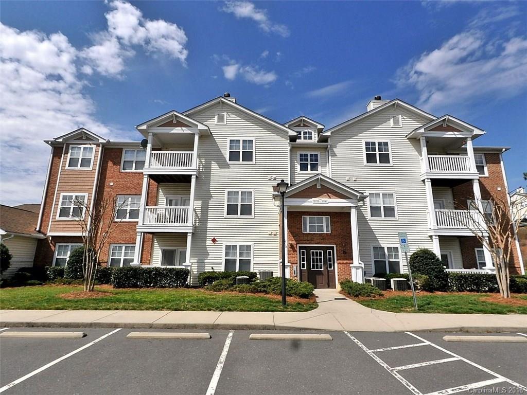 10518 Hill Point Ct., Charlotte, NC 28262