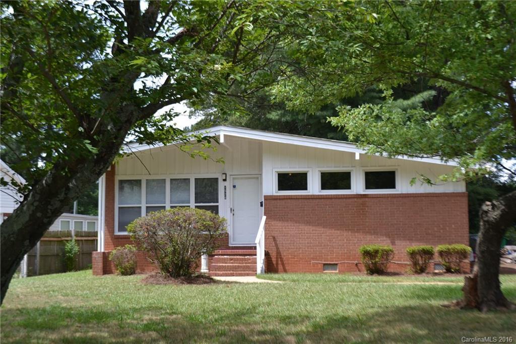 1526 Thriftwood Dr., Charlotte, NC 28208