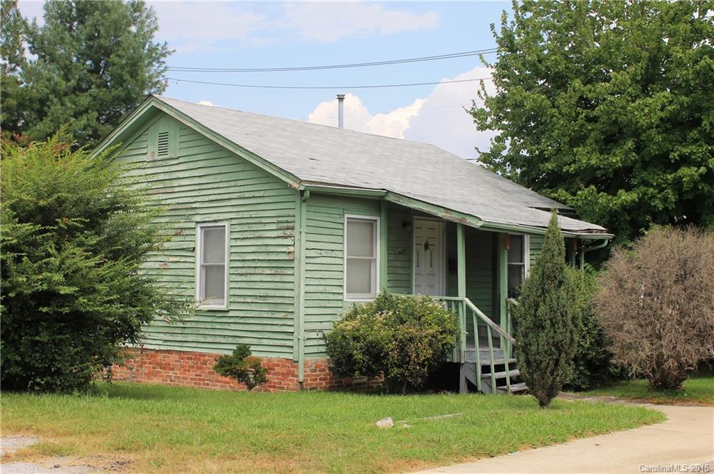 327 4th Ave., Hendersonville, NC 28792