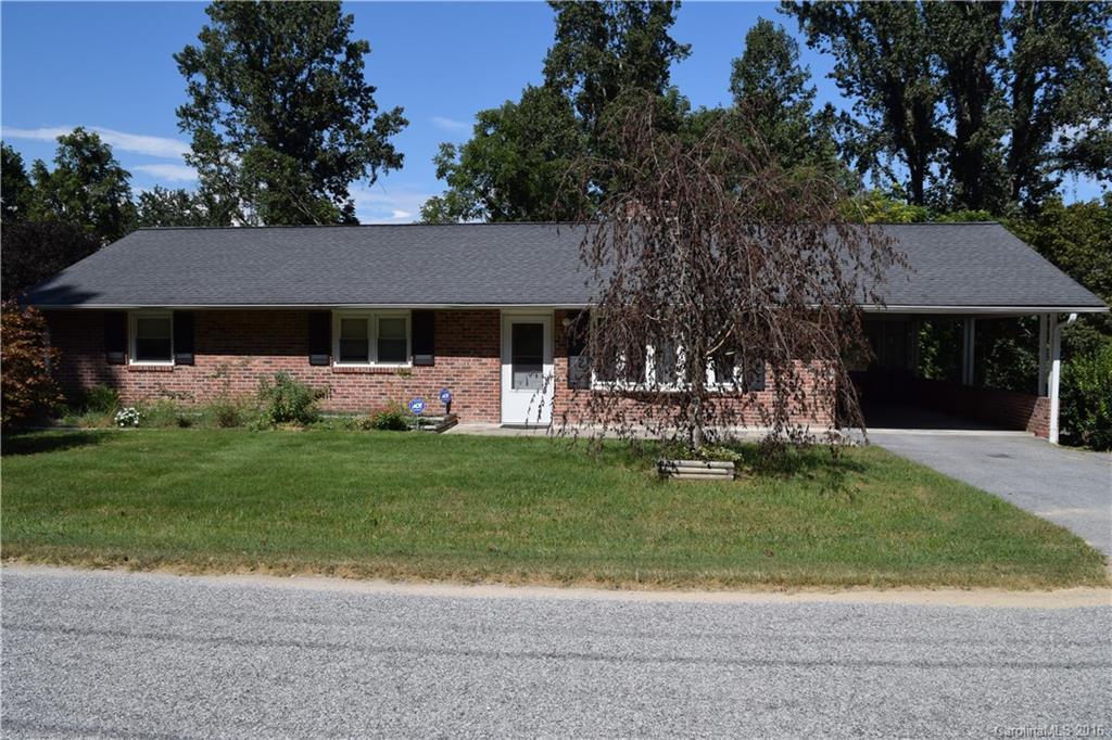 1970 Cambridge Dr., Hendersonville, NC 28792