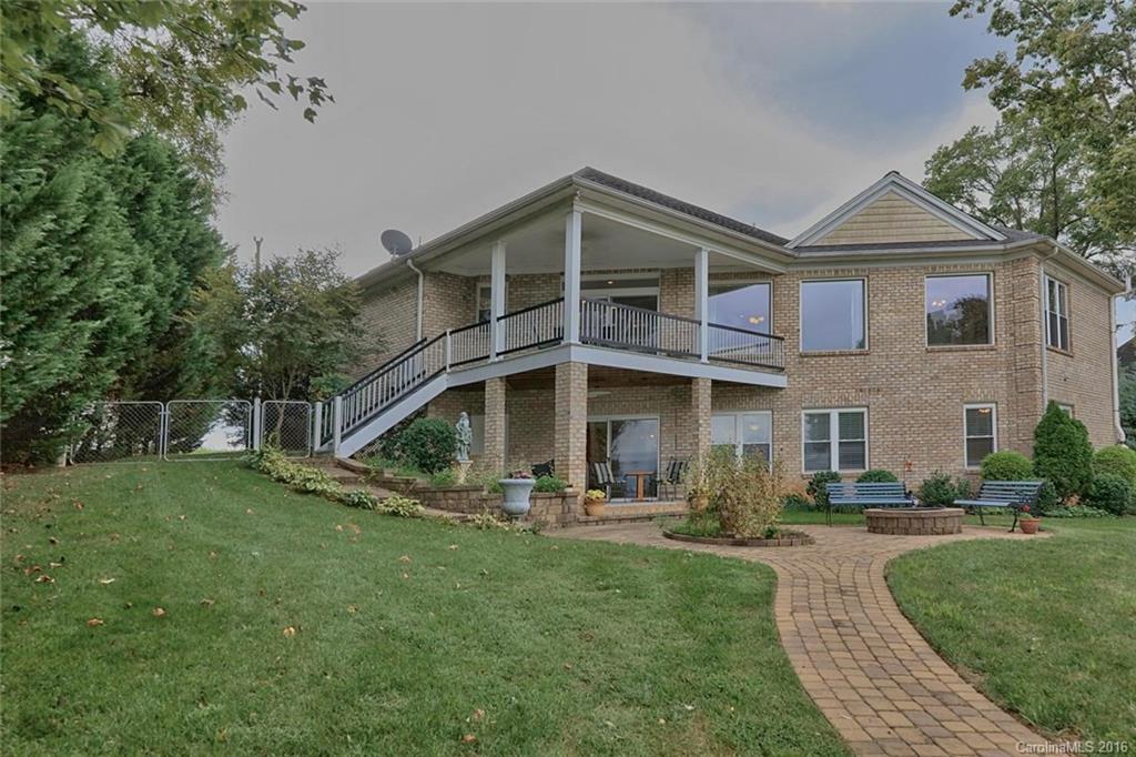 8072 Mountain Shore Dr., Sherrills Ford, NC 28673