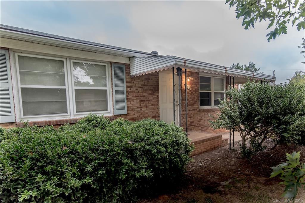 406 Farmville Dr., Gastonia, NC 28056