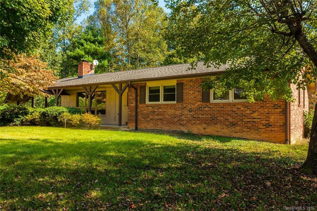 2 Star Ln., Hendersonville, NC 28791