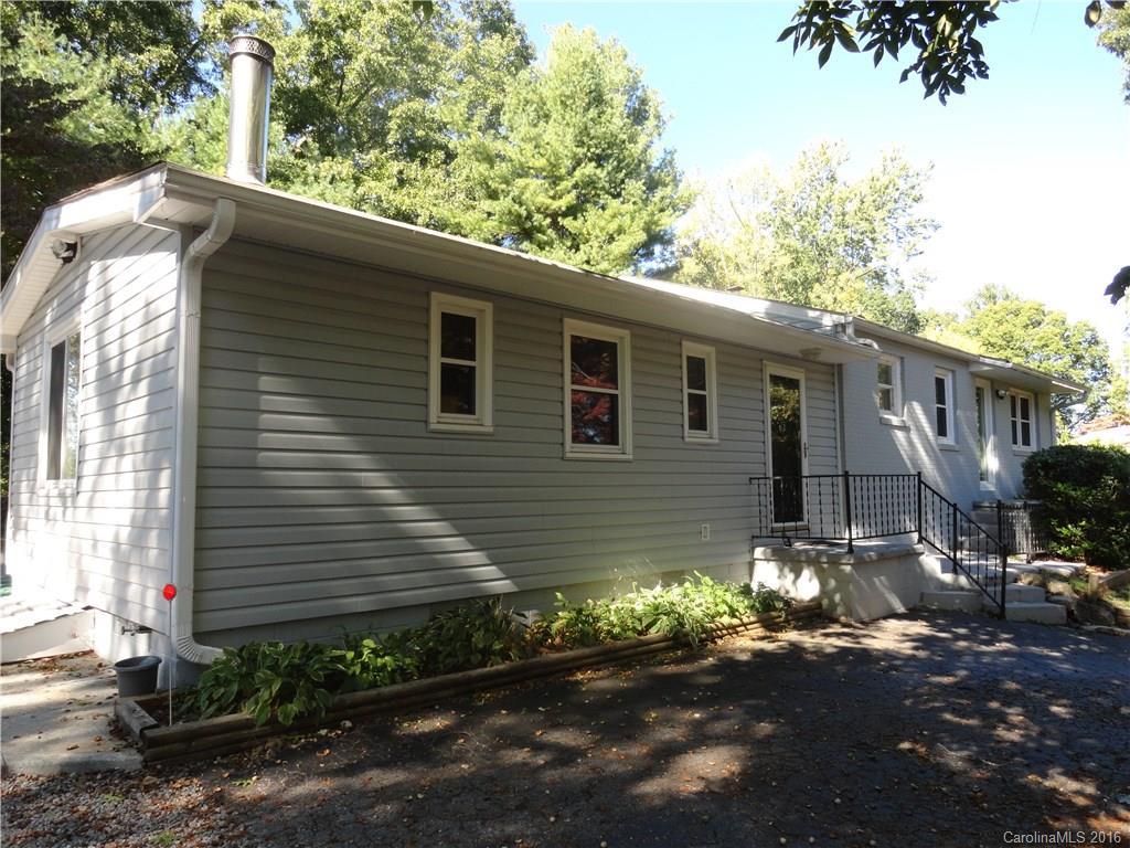 209 E Dogwood Ln., Hendersonville, NC 28792