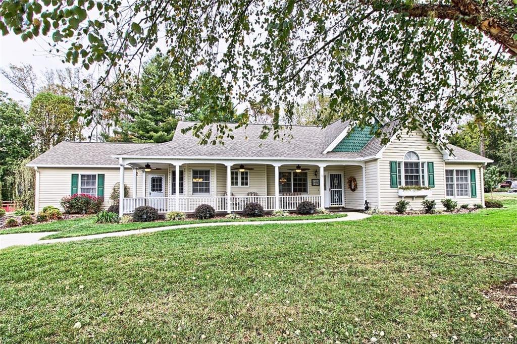 16 Highlander Ln. #3, Hendersonville, NC 28792