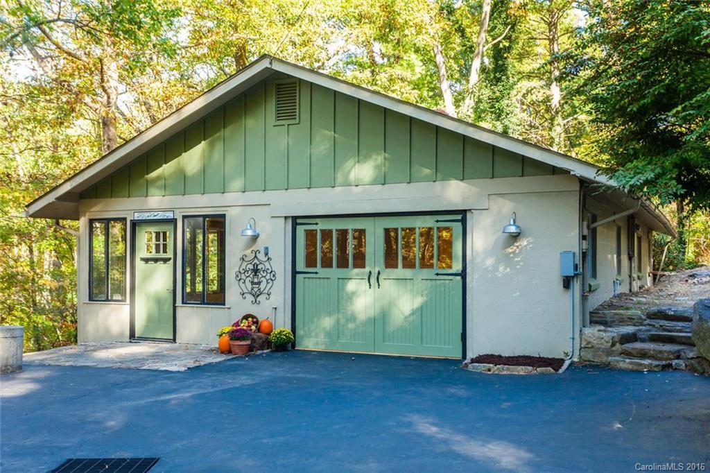 94 Periwinkle Ln., Hendersonville, NC 28791