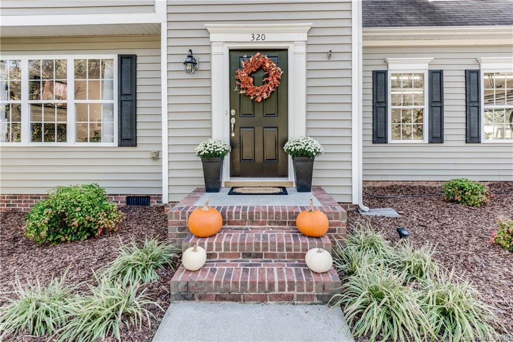 320 Brook Glen Dr., Mooresville, NC 28115