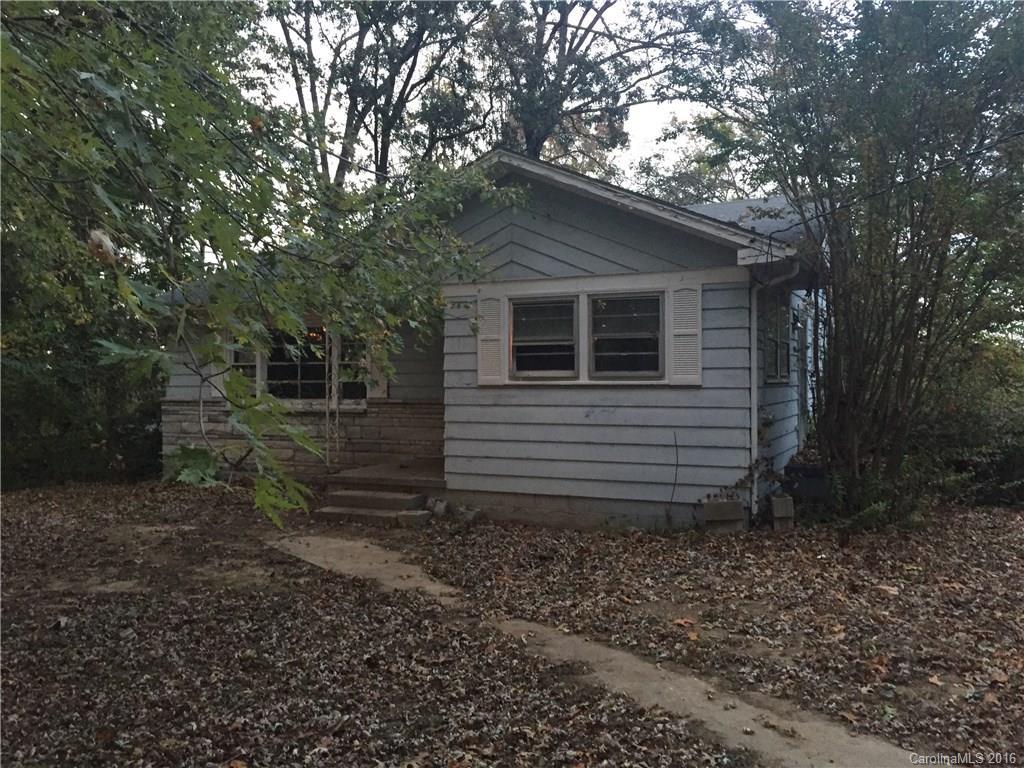 1910 Oxford Dr., Hendersonville, NC 28792