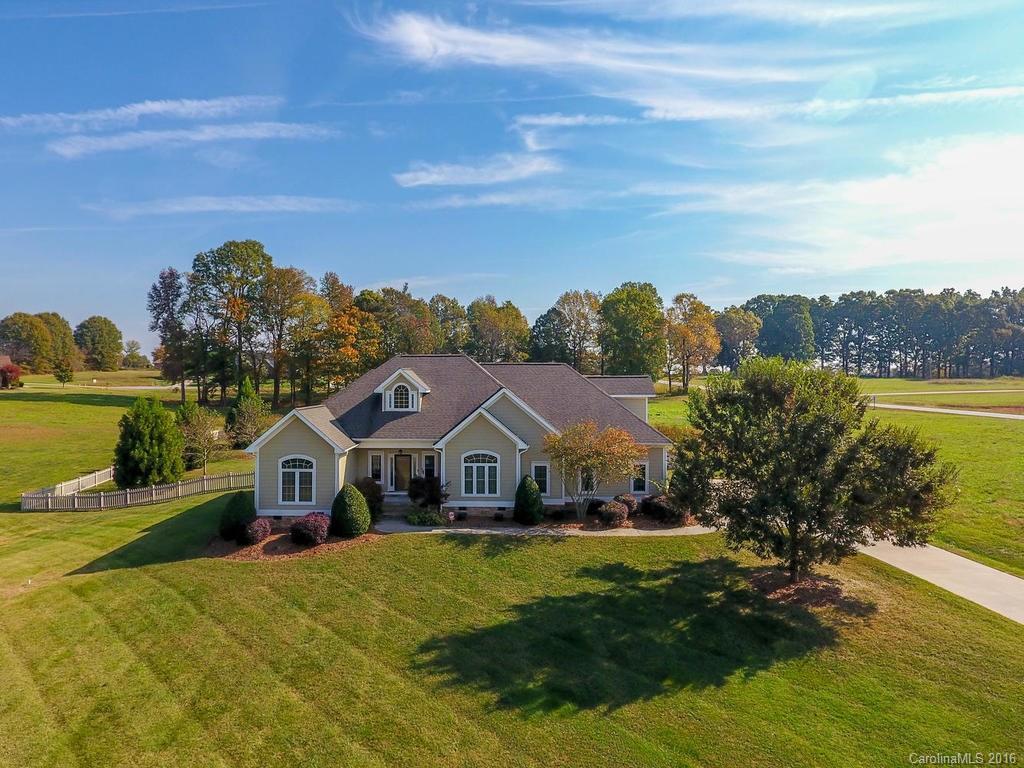 112 Winfield Pl., Statesville, NC 28625