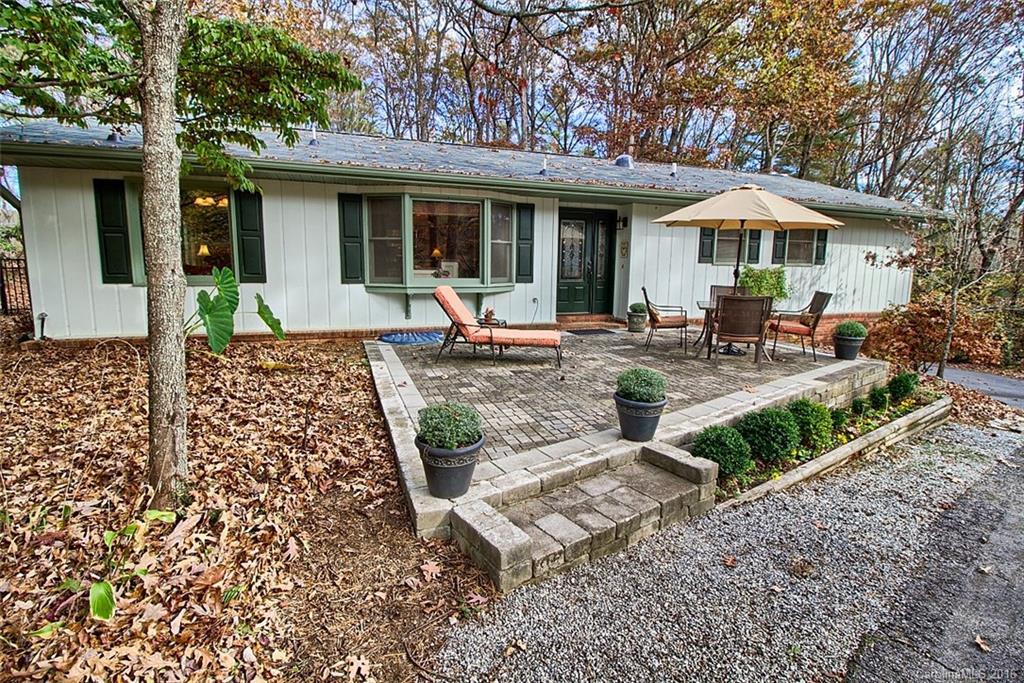 185 Surry Ln., Hendersonville, NC 28791