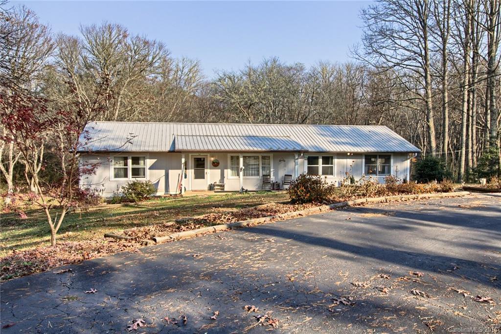 4085 Turnpike Rd., Horse Shoe, NC 28742