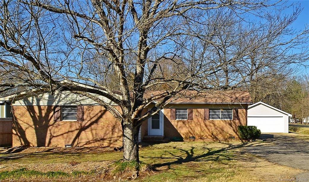 429 Woodside Dr., Harrisburg, NC 28075