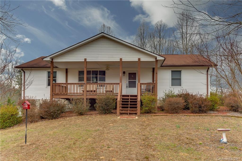 107 Casual Corner Ln., Hendersonville, NC 28792