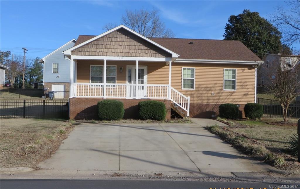 517 1st St., Hickory, NC 28601
