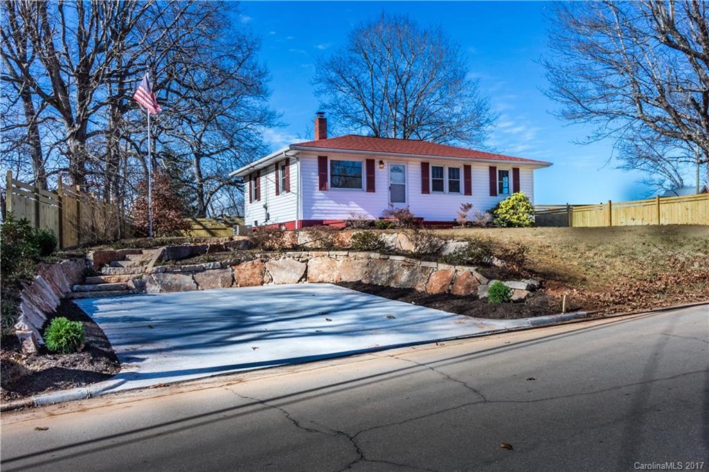 377 Riverview Dr., Asheville, NC 28806