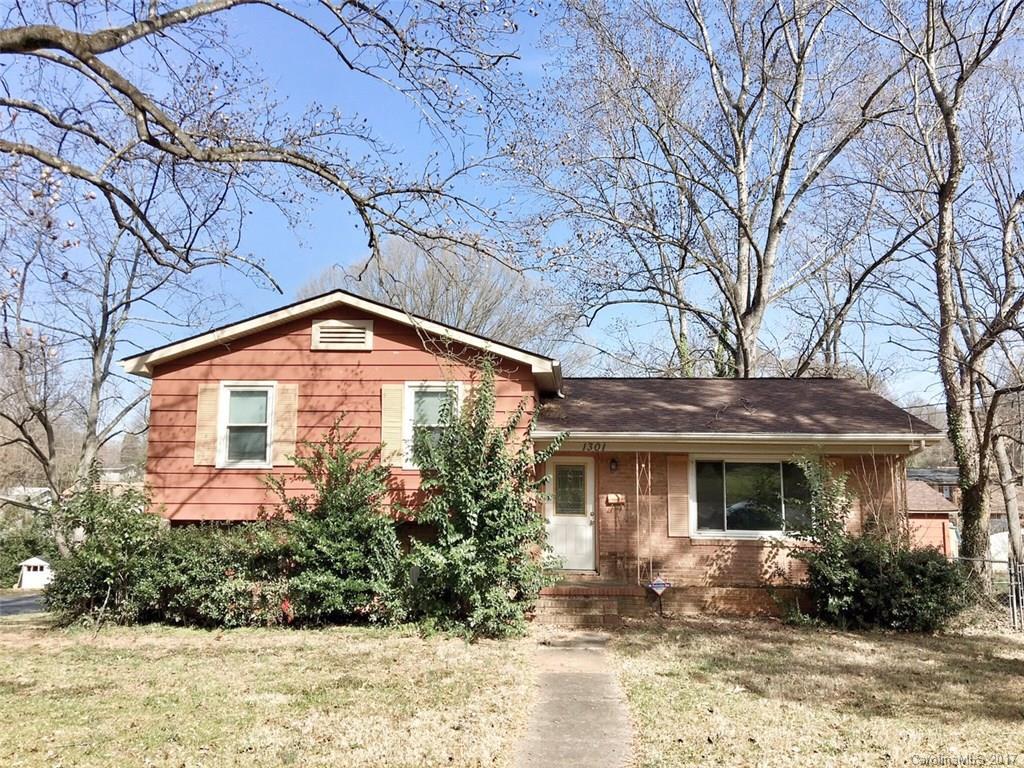 1301 Thriftwood Dr., Charlotte, NC 28208