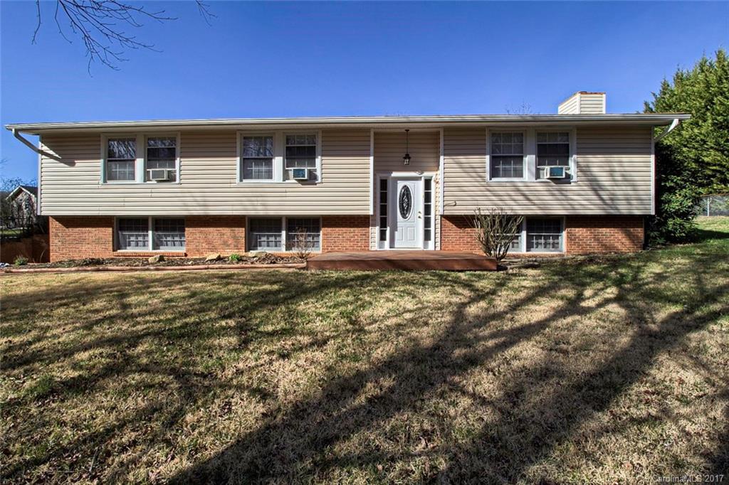 663 Delaware Ln., Hendersonville, NC 28791