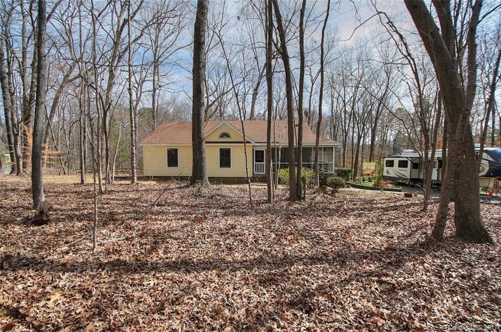 5933 Lindenwood Dr., Matthews, NC 28104