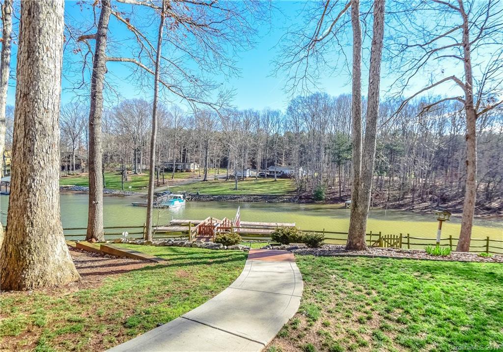 106 Wickford Ln., Mooresville, NC 28117