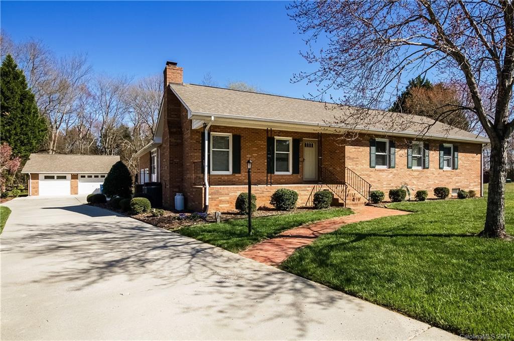 8401 Pin Oak Ct., Harrisburg, NC 28075