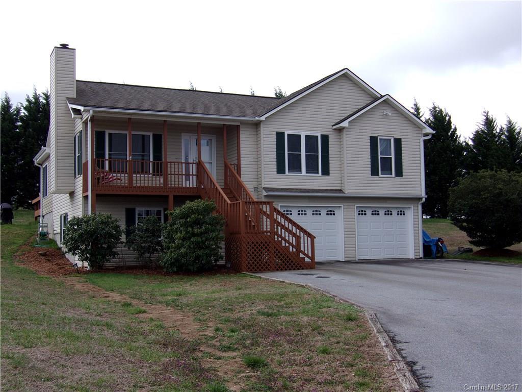 108 Kemp St., Flat Rock, NC 28731