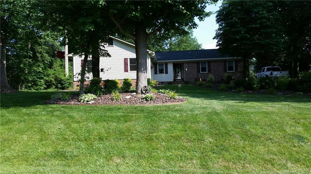 201 Helmswood Dr., Stanley, NC 28164