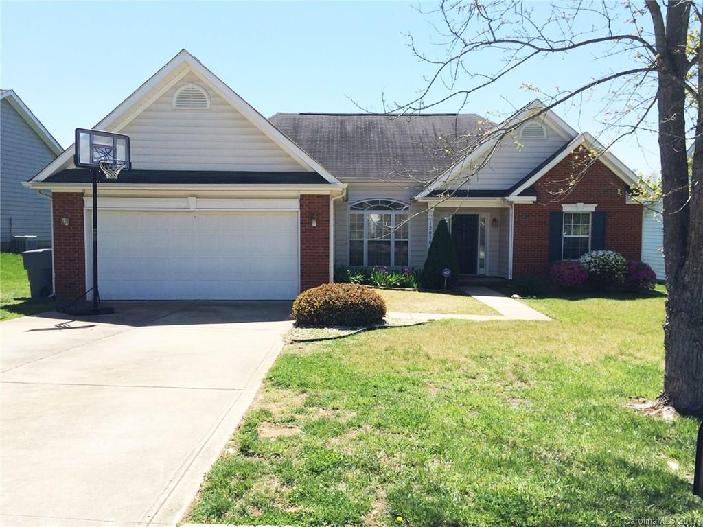 12038 Evergreen Hollow Dr., Charlotte, NC 28269